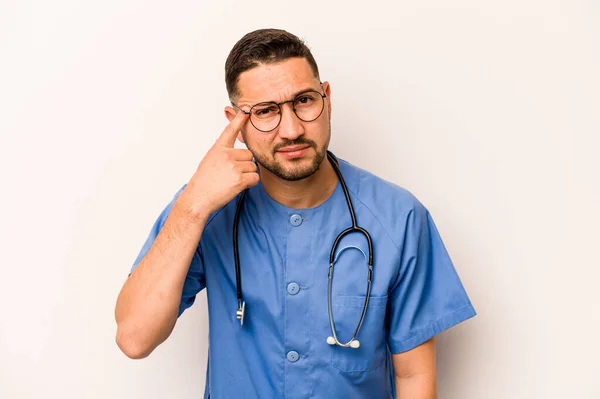 Spaanse Verpleegkundige Man Geïsoleerd Witte Achtergrond Toont Een Teleurstelling Gebaar — Stockfoto