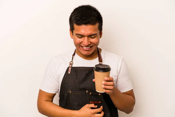 Restauracja Latynoski Kelner Gospodarstwa Zabrać Kawę Izolowane Białym Tle Śmiech — Zdjęcie stockowe