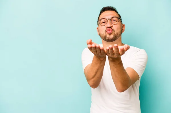 Young Hispanic Man Isolated Blue Background Folding Lips Holding Palms — ストック写真