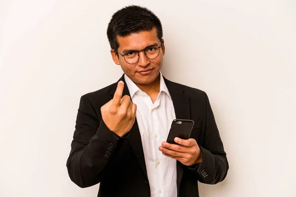Młody Biznes Latynoski Mężczyzna Trzyma Telefon Komórkowy Odizolowany Białym Tle — Zdjęcie stockowe