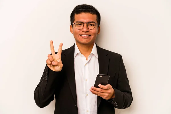 Joven Empresario Hispano Sosteniendo Teléfono Móvil Aislado Sobre Fondo Blanco —  Fotos de Stock