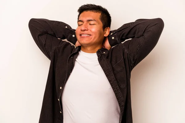 Joven Hombre Hispano Aislado Sobre Fondo Blanco Sintiéndose Seguro Con — Foto de Stock