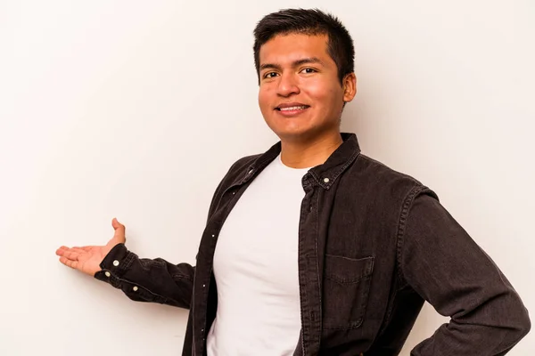 Young Hispanic Man Isolated White Background Showing Welcome Expression — Stock Photo, Image