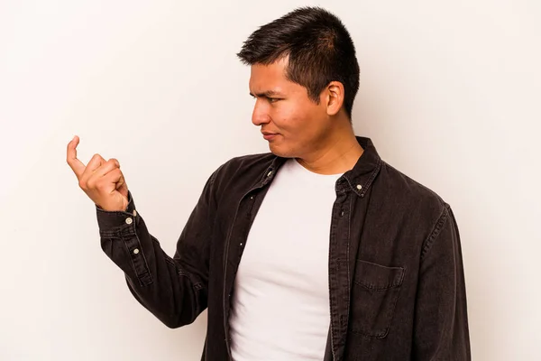 Young Hispanic Man Isolated White Background Pointing Finger You Inviting — ストック写真