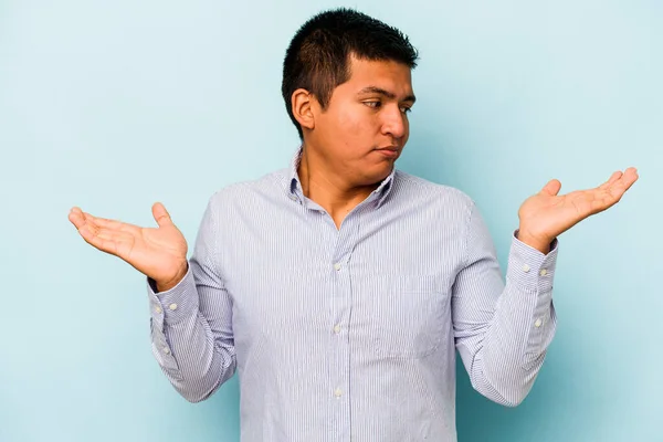 Young Hispanic Man Isolated Blue Background Confused Doubtful Shrugging Shoulders — ストック写真