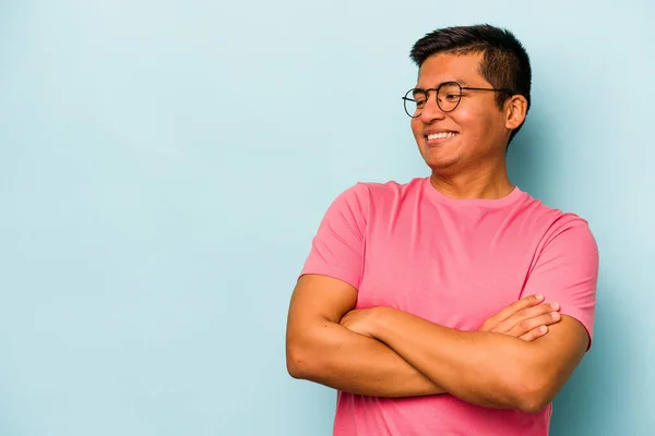 Young Hispanic Man Isolated Blue Background Smiling Confident Crossed Arms — стоковое фото
