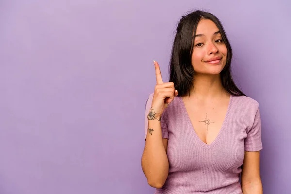 Young Hispanic Woman Isolated Purple Background Showing Number One Finger — 스톡 사진