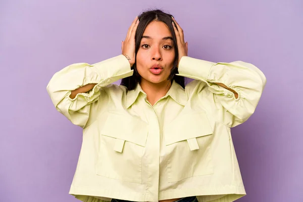 Young Hispanic Woman Isolated Purple Background Being Shocked She Has — Stock Photo, Image