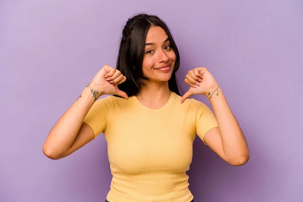 Young Hispanic Woman Isolated Purple Background Feels Proud Self Confident — 스톡 사진