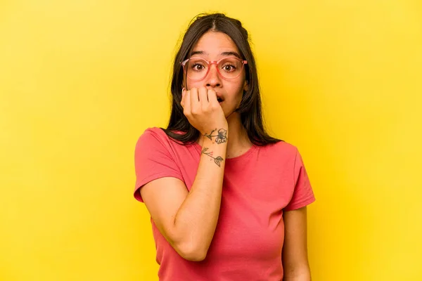 Young Hispanic Woman Isolated Yellow Background Biting Fingernails Nervous Very — Foto Stock