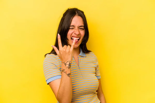 Young Hispanic Woman Isolated Yellow Background Showing Rock Gesture Fingers — Stock Photo, Image