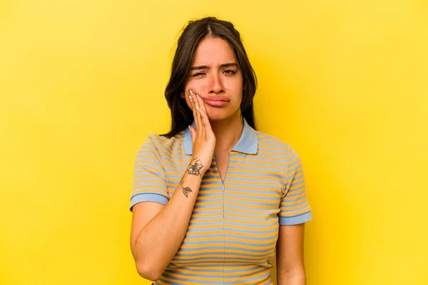 Young Hispanic Woman Isolated Yellow Background Having Strong Teeth Pain — Foto Stock