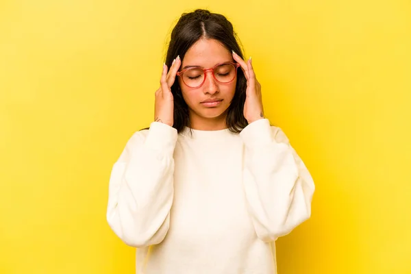 Young Hispanic Woman Isolated Yellow Background Touching Temples Having Headache — Fotografia de Stock