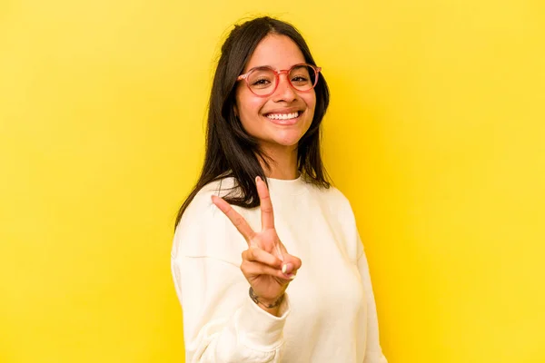 Young Hispanic Woman Isolated Yellow Background Showing Victory Sign Smiling — 스톡 사진