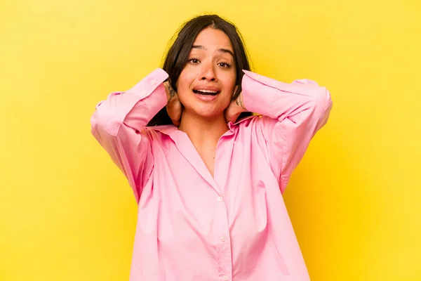 Young Hispanic Woman Isolated Yellow Background Screaming Rage — Fotografia de Stock