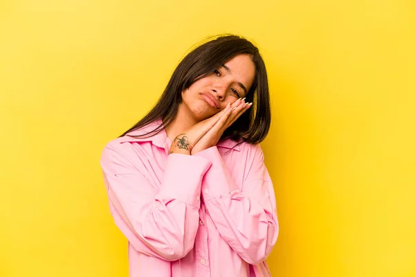 Young Hispanic Woman Isolated Yellow Background Yawning Showing Tired Gesture — Stock Photo, Image