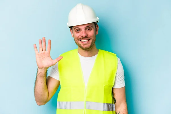 Young Laborer Caucasian Man Isolated Blue Background Smiling Cheerful Showing — Stock Photo, Image