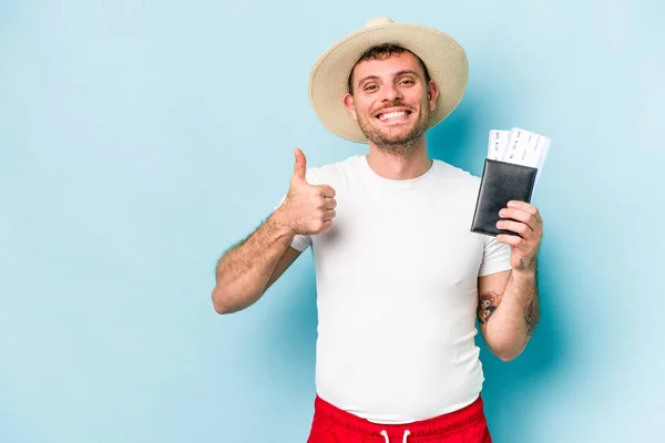Young Caucasian Traveler Man Holding Passport Isolated Blue Background Smiling — 스톡 사진