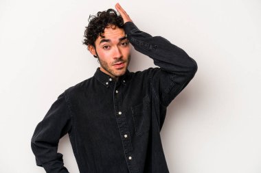 Beyaz arka planda izole genç beyaz adam şok, o önemli bir toplantı hatırladı.