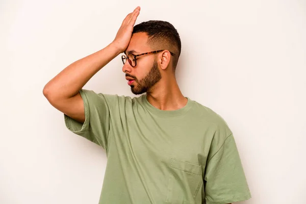 Young Hispanic Man Isolated White Background Forgetting Something Slapping Forehead — ストック写真