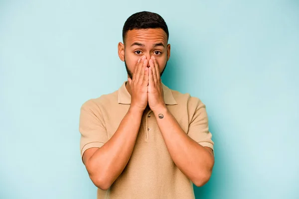 Young Hispanic Man Isolated Blue Background Covering Mouth Hands Looking — 스톡 사진
