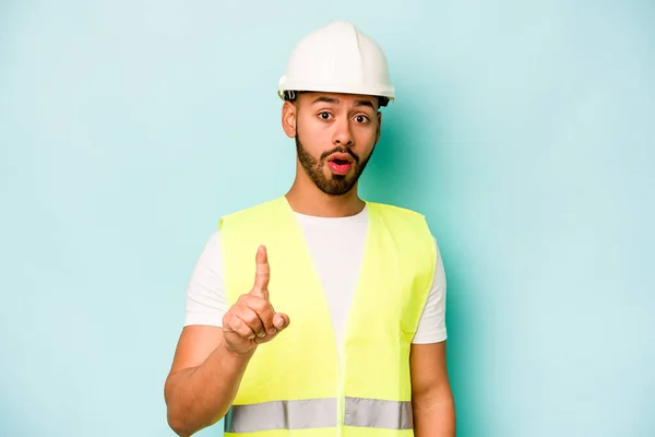 Young Laborer Hispanic Man Isolated Blue Background Having Some Great — стоковое фото