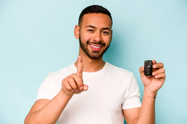 Young Hispanic Man Holding Car Keys Isolated Blue Background Showing — Foto de Stock