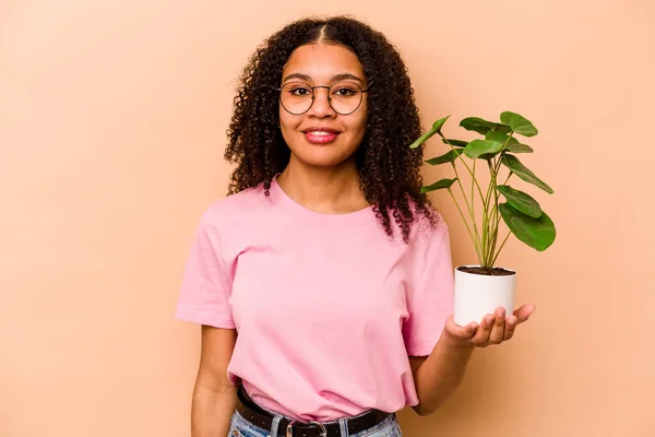 Young African American Woman Holding Plant Isolated Beige Background Happy — 스톡 사진