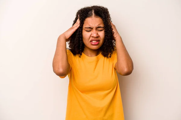 Jonge Afrikaanse Amerikaanse Vrouw Geïsoleerd Witte Achtergrond Met Een Hoofdpijn — Stockfoto