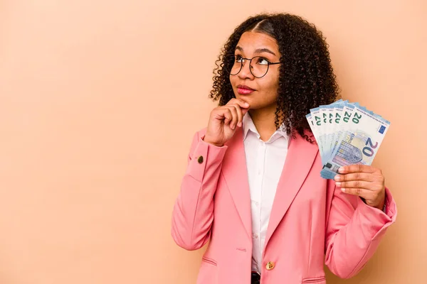 Young African American Business Woman Holding Banknotes Isolated Beige Background — Stock Photo, Image