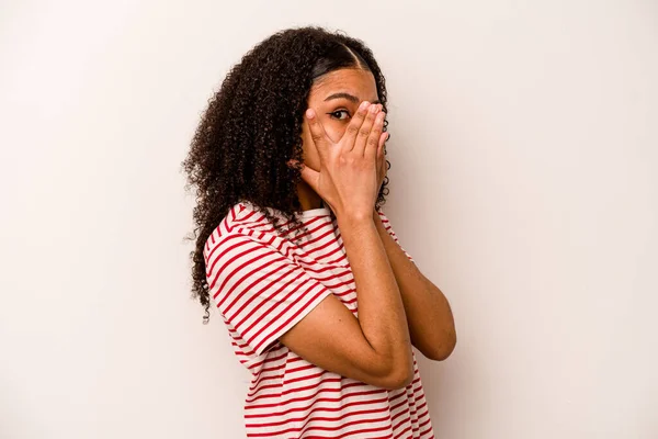 Young African American Woman Isolated White Background Blink Fingers Frightened — Stock Photo, Image