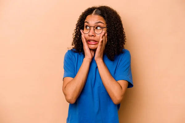 Young African American Woman Isolated Beige Background Scared Afraid — Stock Photo, Image