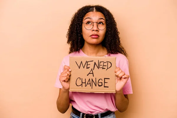 Young African American Woman Holding Need Change Placard Isolated Beige — Stok fotoğraf