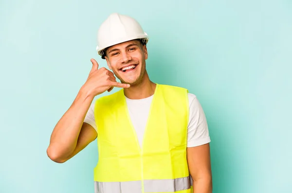 Junger Kaukasischer Arbeiter Auf Blauem Hintergrund Der Eine Handygeste Mit — Stockfoto