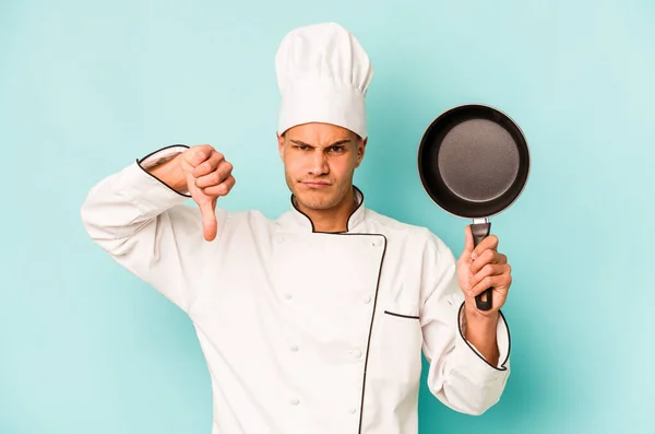 Young Caucasian Chef Man Holding Flying Pan Isolated Blue Background — Zdjęcie stockowe