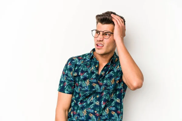 Beyaz arka planda izole genç beyaz adam şok, o önemli bir toplantı hatırladı.