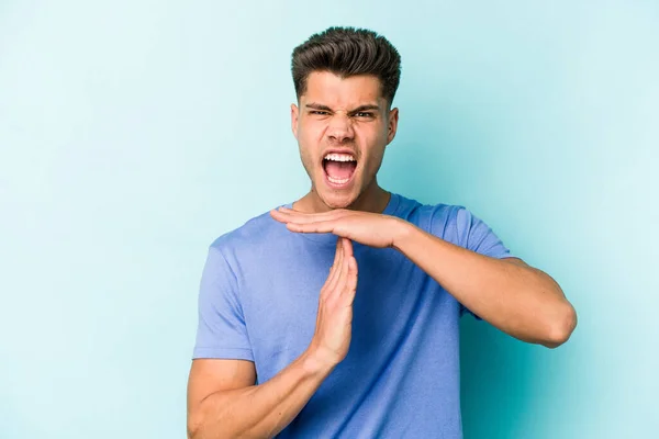 Jonge Blanke Man Geïsoleerd Blauwe Achtergrond Met Een Time Out — Stockfoto