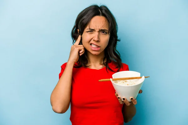 Young Hispanic Woman Eating Noodles Isolated Blue Background Covering Ears —  Fotos de Stock