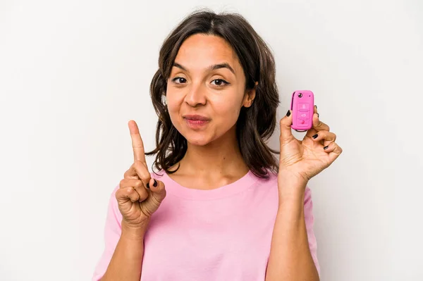 Young Hispanic Woman Holding Car Keys Isolated White Background Showing — Φωτογραφία Αρχείου