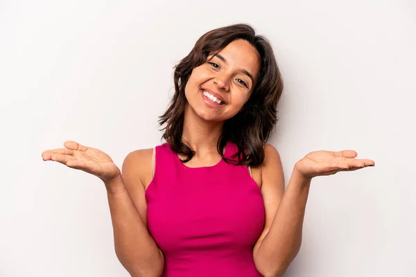 Young Hispanic Woman Isolated White Background Showing Welcome Expression — Stockfoto