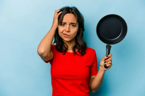 Young Hispanic Woman Holding Frying Pan Isolated Blue Background Being — Stock Photo, Image