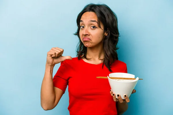 Young Hispanic Woman Eating Noodles Isolated Blue Background Feels Proud — Stockfoto