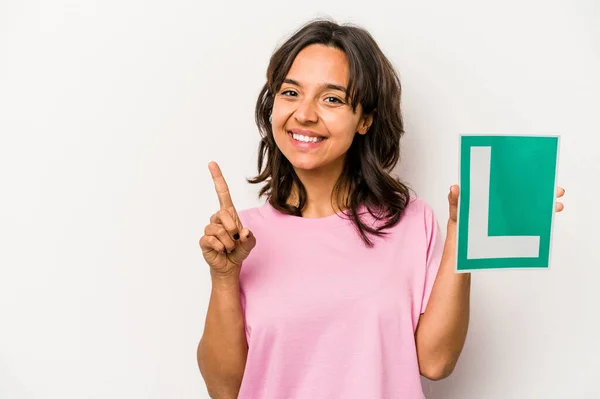 Young Hispanic Woman Holding Beginner Driver Sign Isolated White Background — Stockfoto