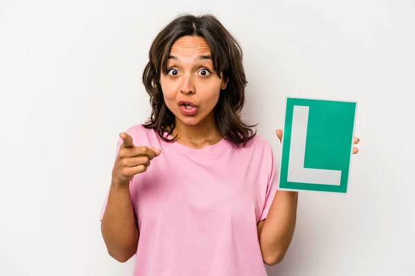 Young Hispanic Woman Holding Beginner Driver Sign Isolated White Background — Stockfoto