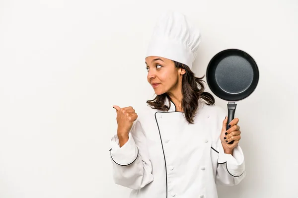 Young Hispanic Chef Woman Isolated White Background Points Thumb Finger — Stockfoto