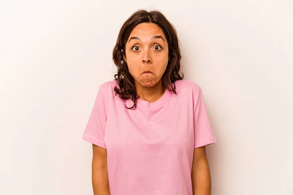 Young Hispanic Woman Isolated White Background Shrugs Shoulders Open Eyes — Photo