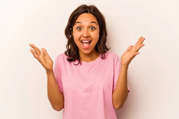 Young Hispanic Woman Isolated White Background Receiving Pleasant Surprise Excited — ストック写真