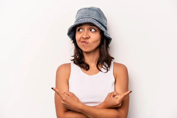 Young Hispanic Woman Isolated White Background Points Sideways Trying Choose — Foto Stock