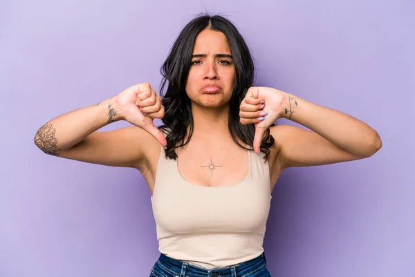Young Hispanic Woman Isolated Purple Background Showing Dislike Gesture Thumbs — 스톡 사진