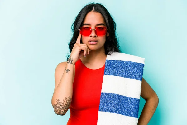 Young Hispanic Woman Holding Beach Towel Isolated Blue Background Pointing — Stock Photo, Image